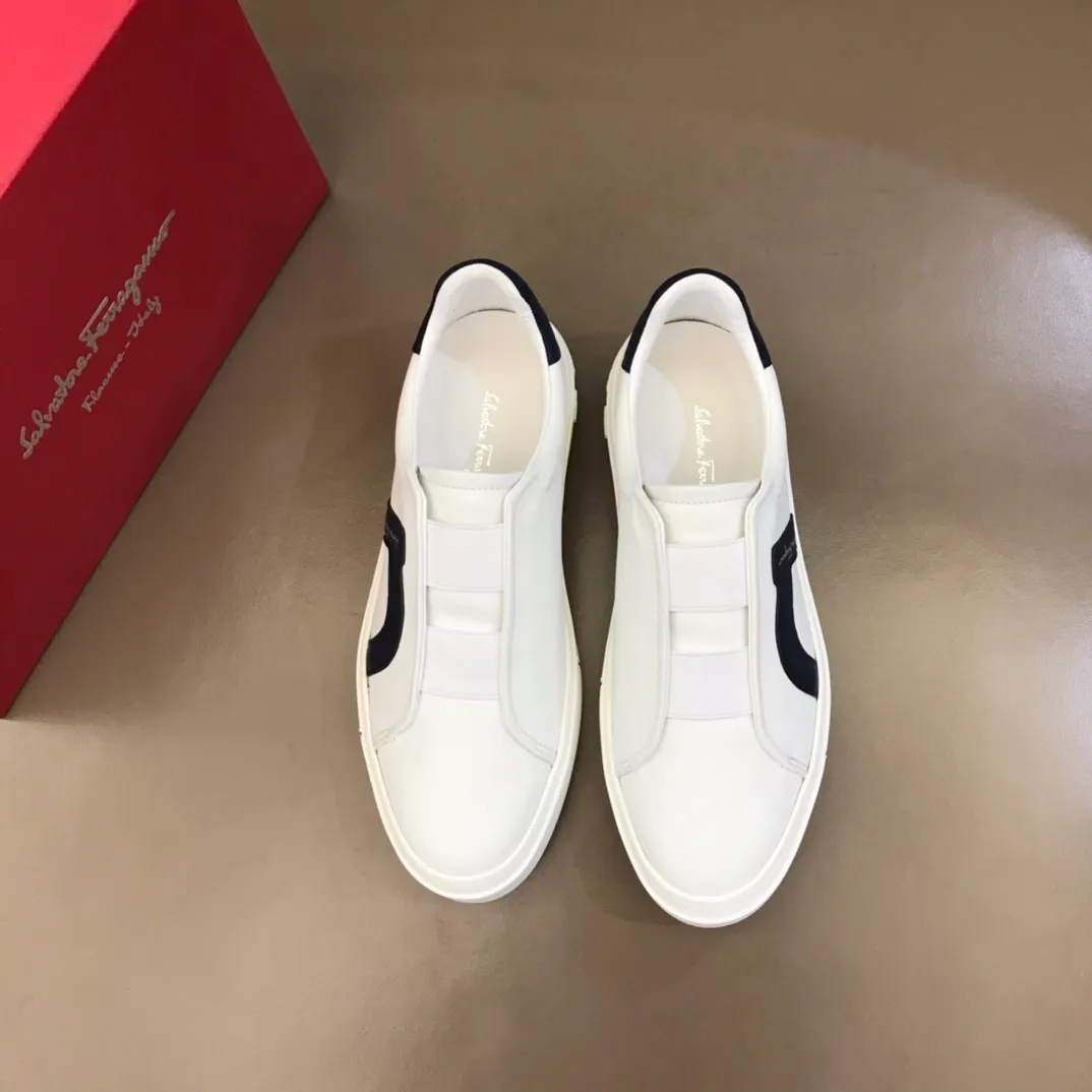 p400【Salvatore Ferraga**】New men's low-top casual shoes! Top-quality cow products, original lasts, made of imported cowhide, first-class texture, first-layer sheepskin lining! Original outsole! The details are exquisite and the style is versatile and upscale! Decorated with a three-dimensional Gancini logo, the back of the tongue and lace-up piping add a pop of color. The high-tech sole features a holographic pattern and Gancini details, making it ideal for a practical yet stylish everyday look. Code number 38-44 (45 can be customized)